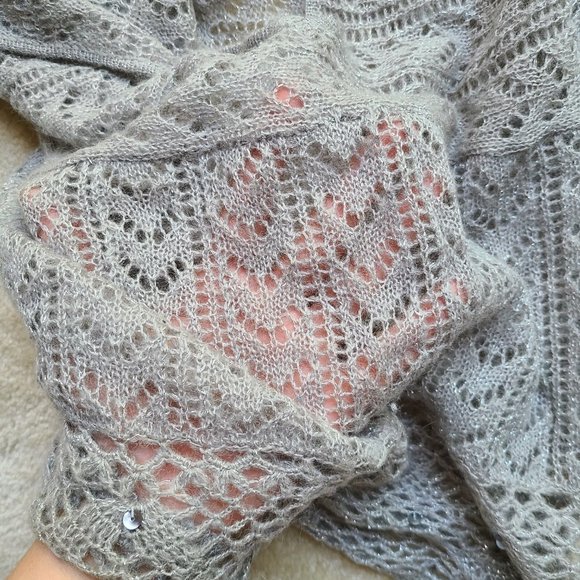 EUC Dressy V-neck Sweater Silver Size Small/Medium - Picture 6 of 7